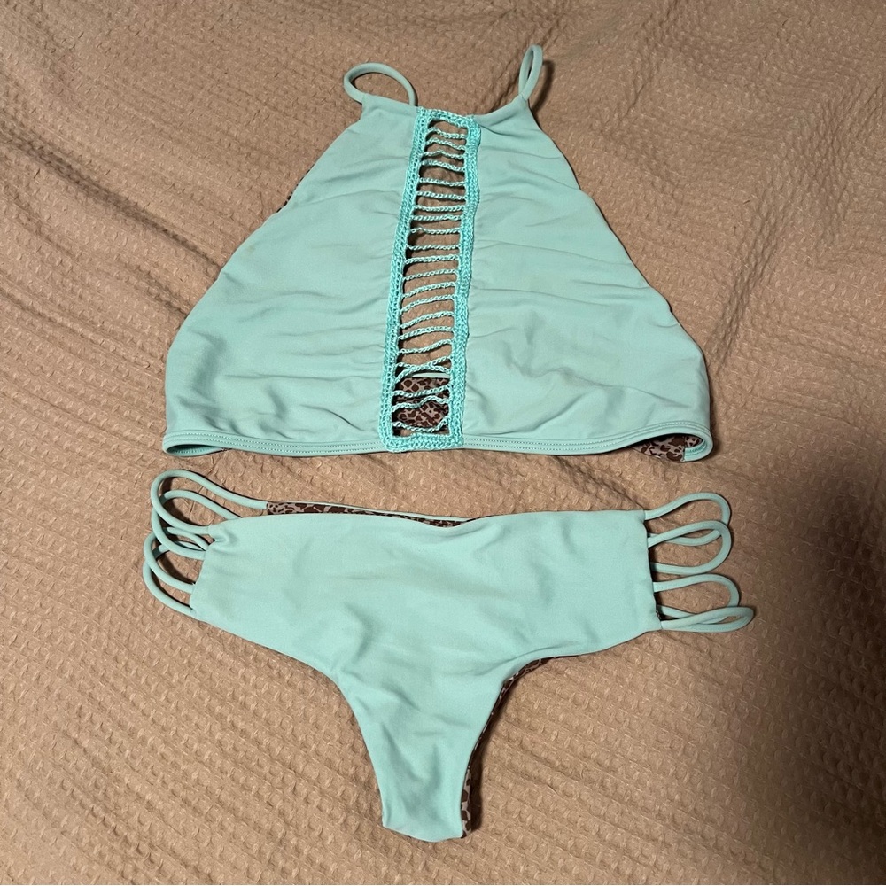acacia set in tidepool M/S